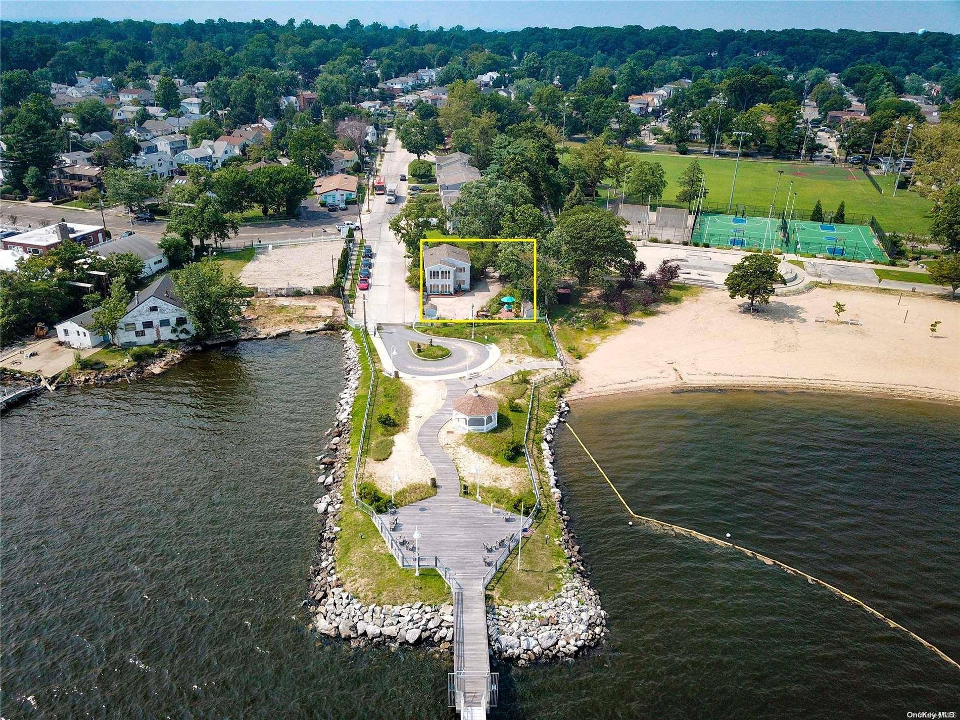 1 Bowman Point RD, Port Washington, NY 11050