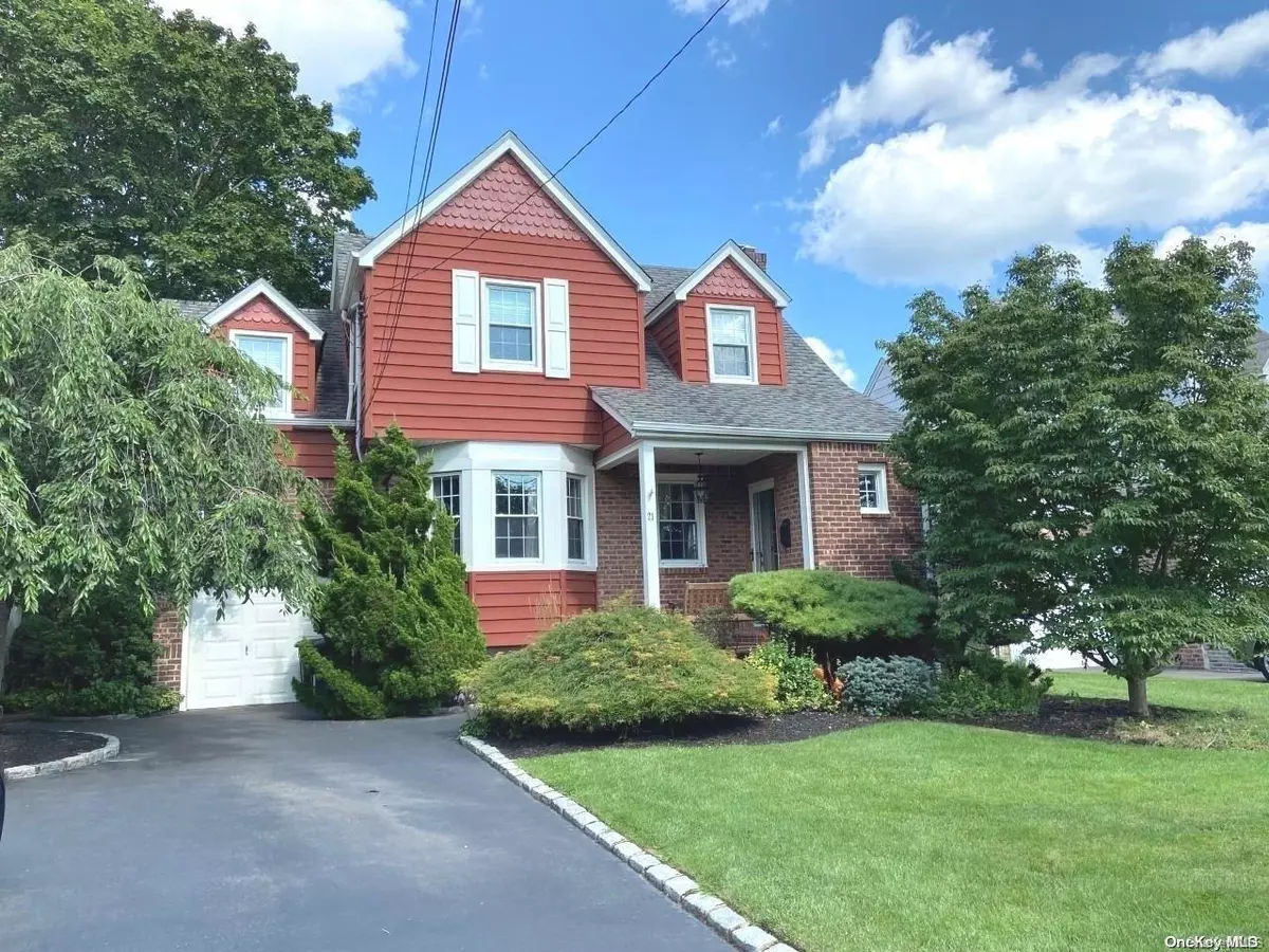 Merrick, NY 11566,21 Central BLVD