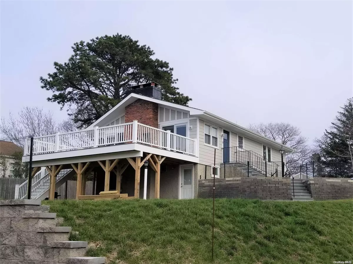 Hampton Bays, NY 11946,1 Sea Crest