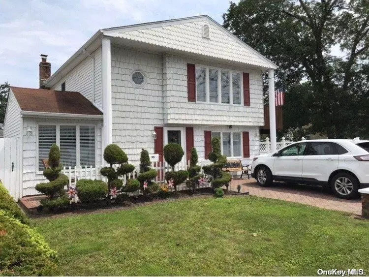 West Babylon, NY 11704,95 Colonial RD