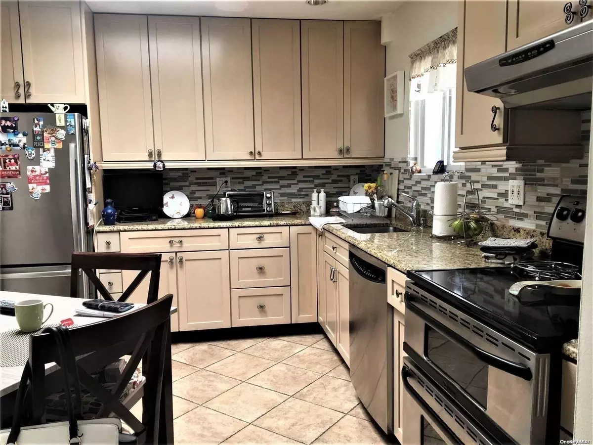 Whitestone, NY 11357,16-62 155th ST