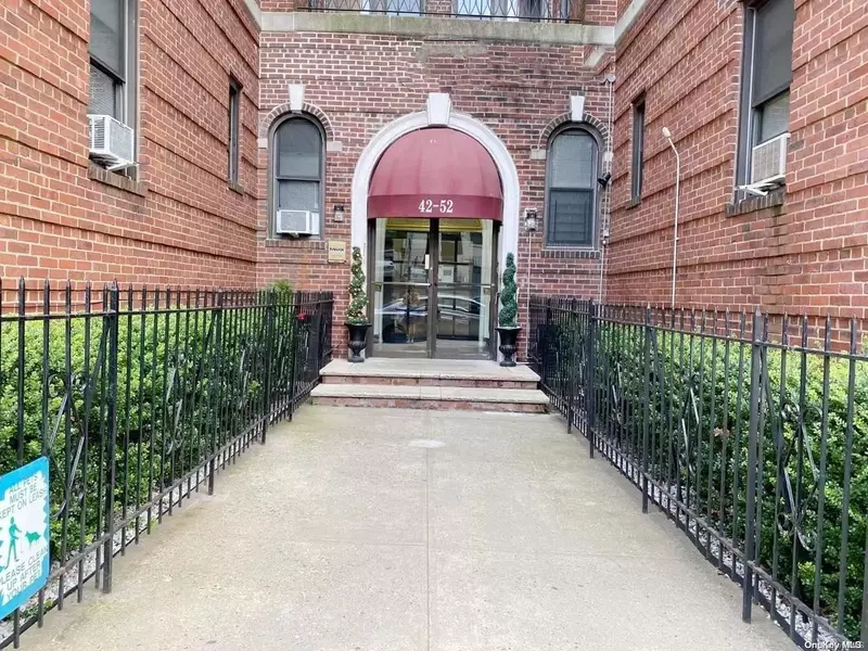 4252 Layton ST #1C, Elmhurst, NY 11373