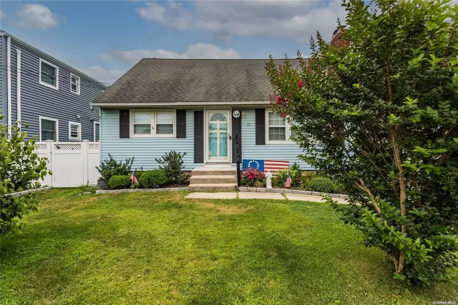 36 Georgia ST, East Northport, NY 11731