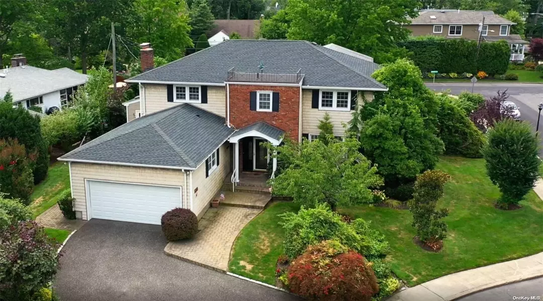 2532 Bradley CT, Merrick, NY 11566