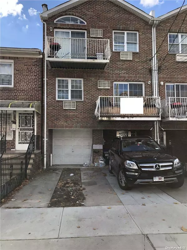 50-32 102 ST, Corona, NY 11368