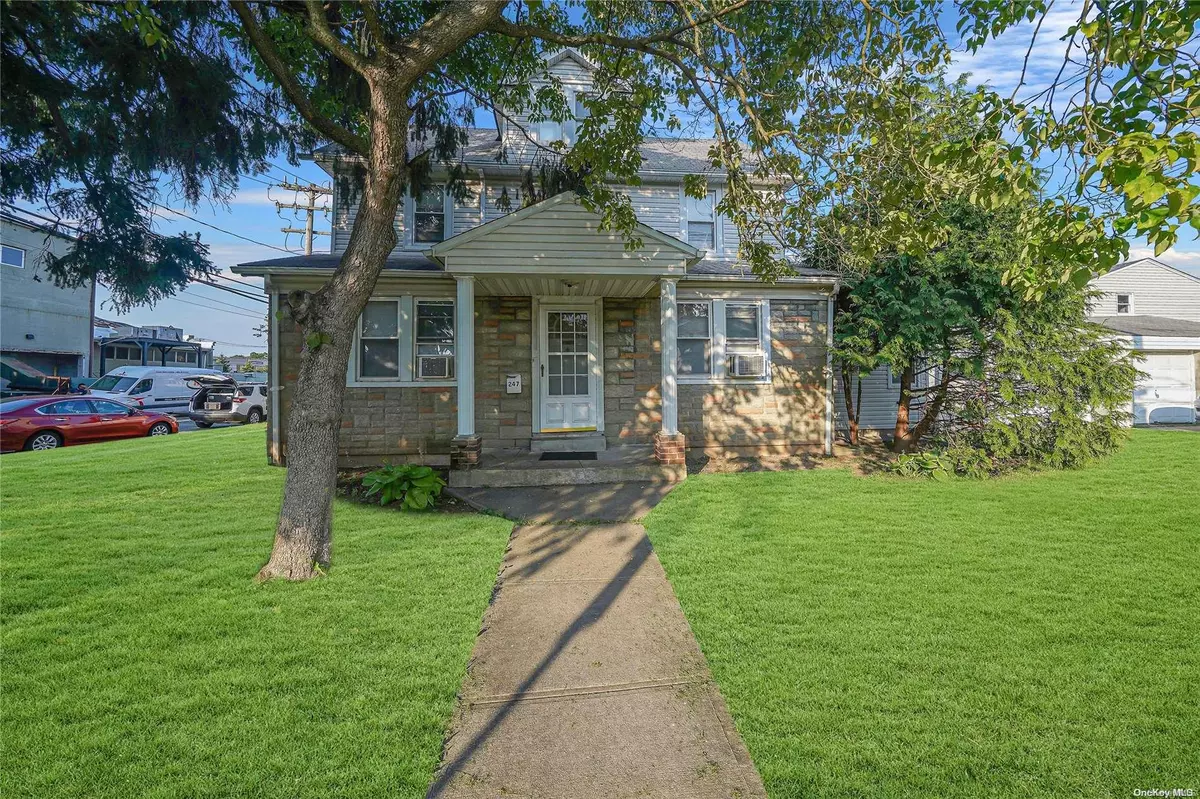 Mineola, NY 11501,247 Washington AVE