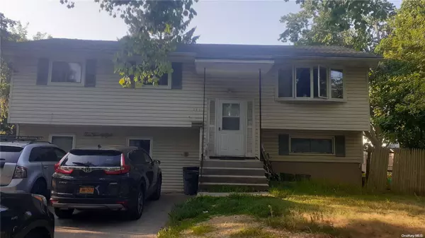 221 Newberry ST, Brentwood, NY 11717