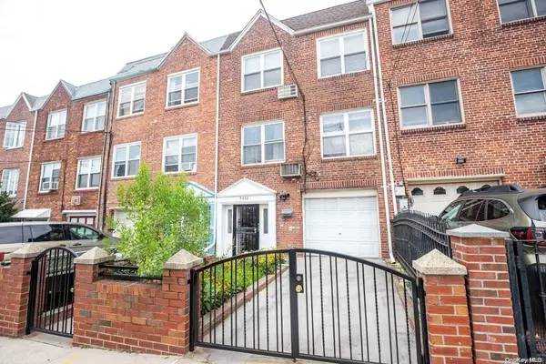 54-32 66 ST, Maspeth, NY 11378