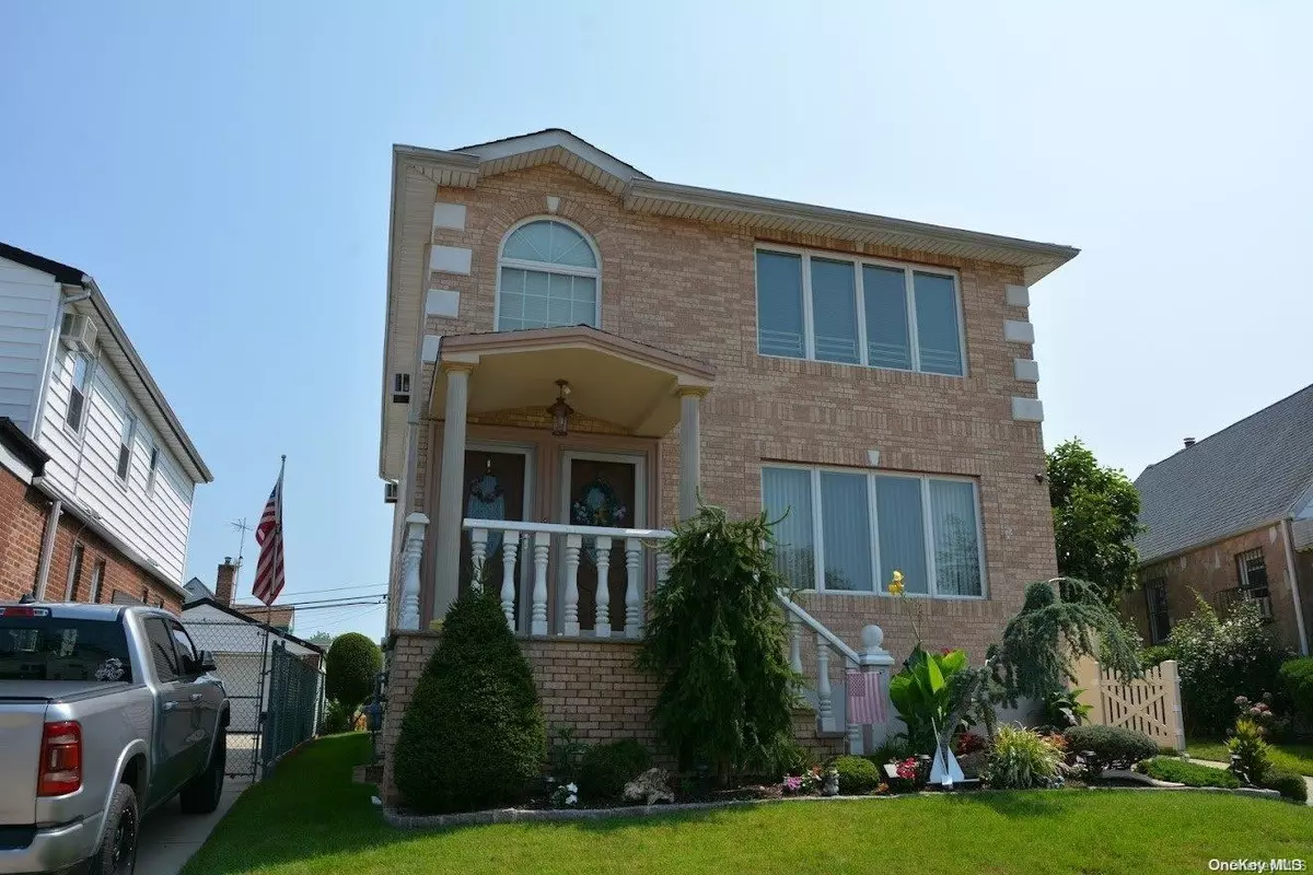 Fresh Meadows, NY 11365,56-23 194 ST