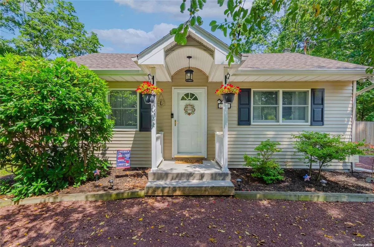 Shirley, NY 11967,51 Waldorf DR