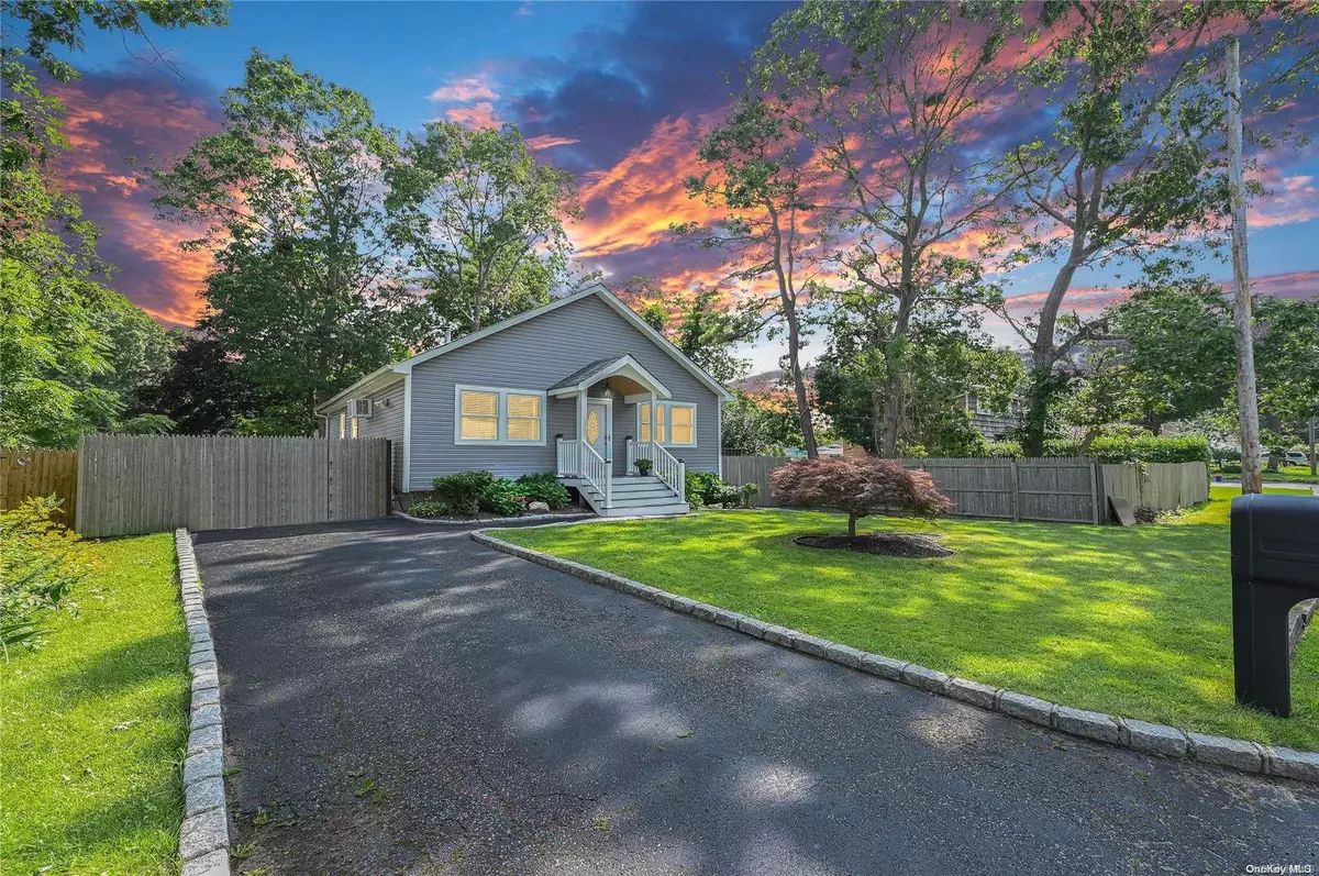 Mastic Beach, NY 11951,28 Pennwood DR