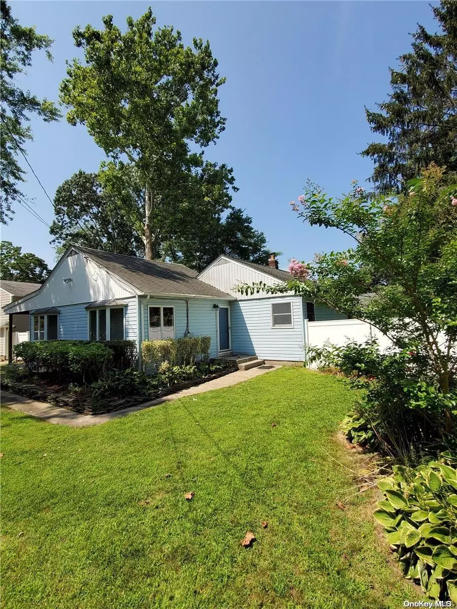 Huntington Station, NY 11746,3 Longley Place