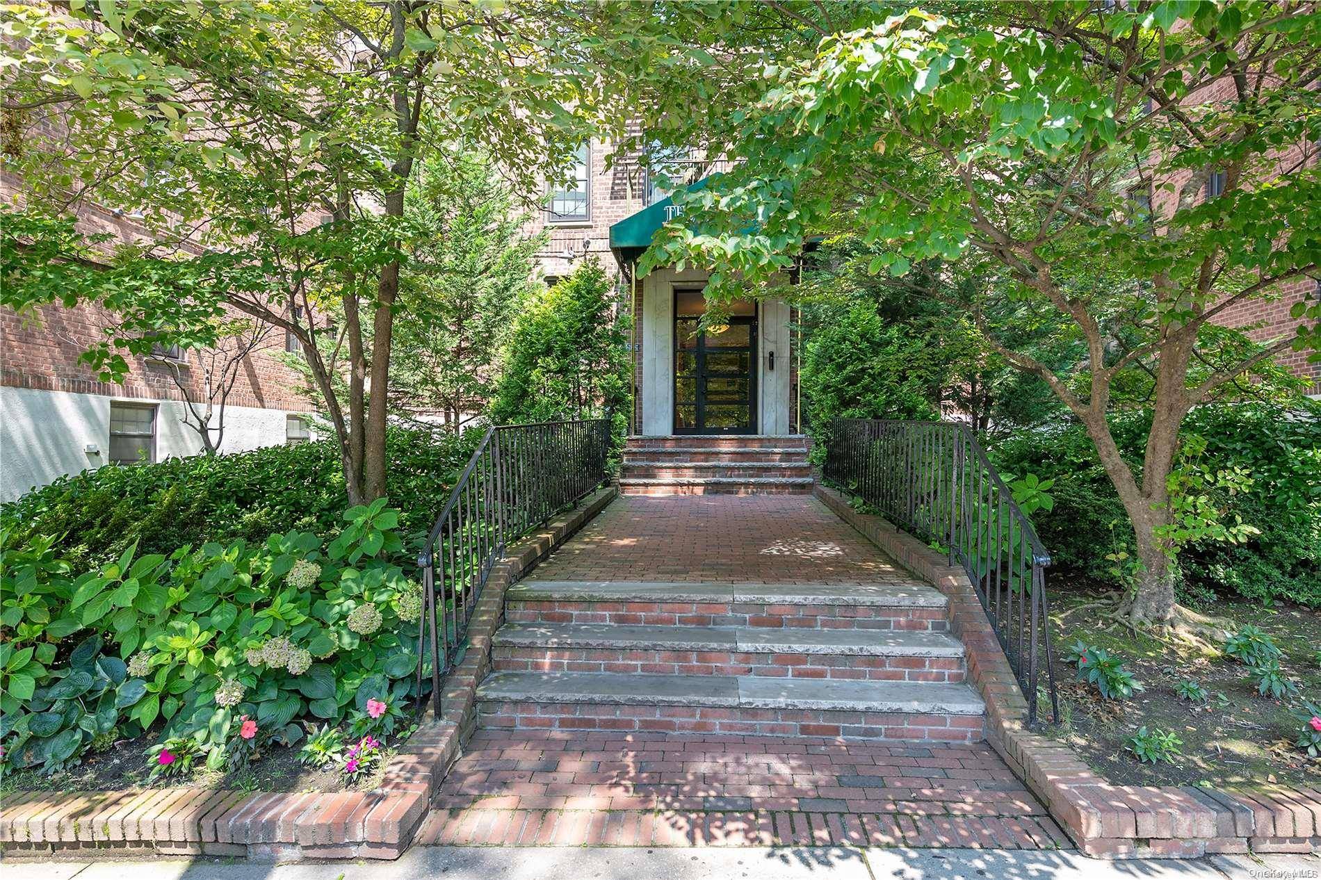 139-09 84 DR #505, Briarwood, NY 11435