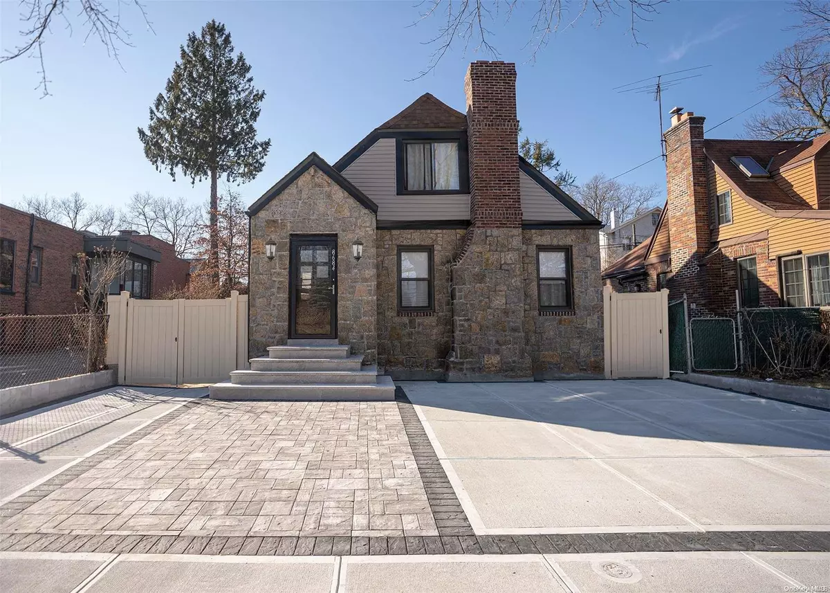 Jamaica Estates, NY 11432,8684 188th ST