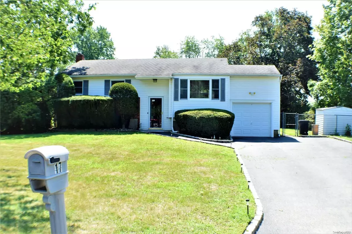 East Northport, NY 11731,17 Penfield DR