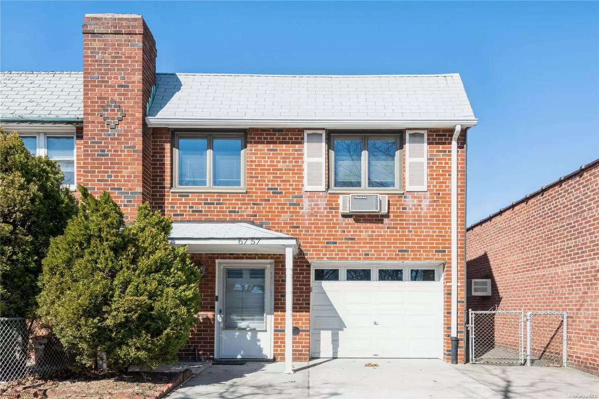 Middle Village, NY 11379,67-57 Eliot AVE