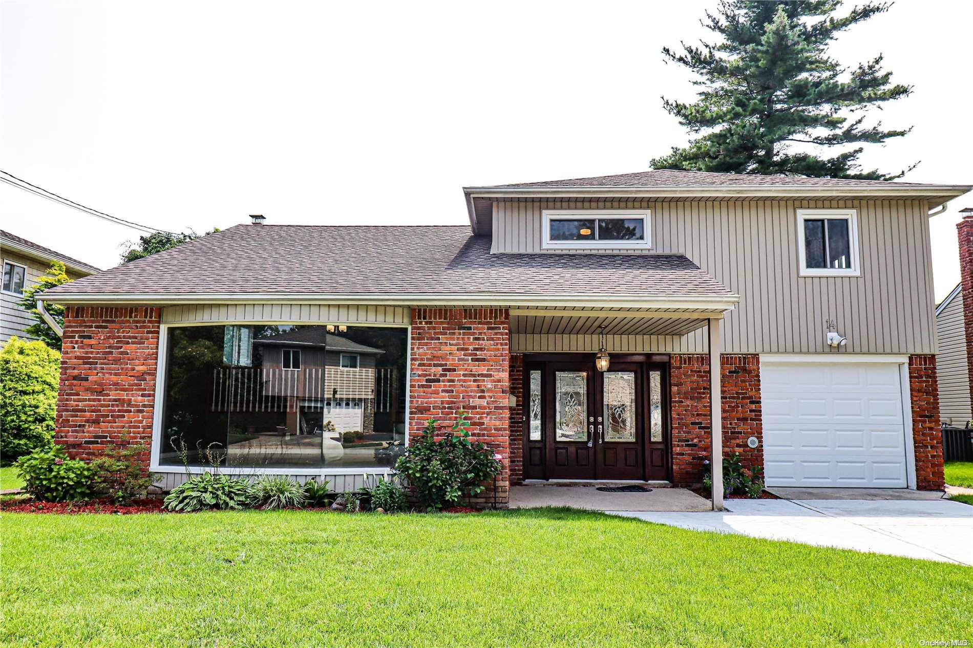 14 Geoffrey LN, Hewlett, NY 11557