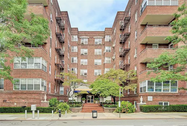 106-15 Queens BLVD #2R, Forest Hills, NY 11375