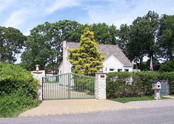 33 Manor DR, Shirley, NY 11967