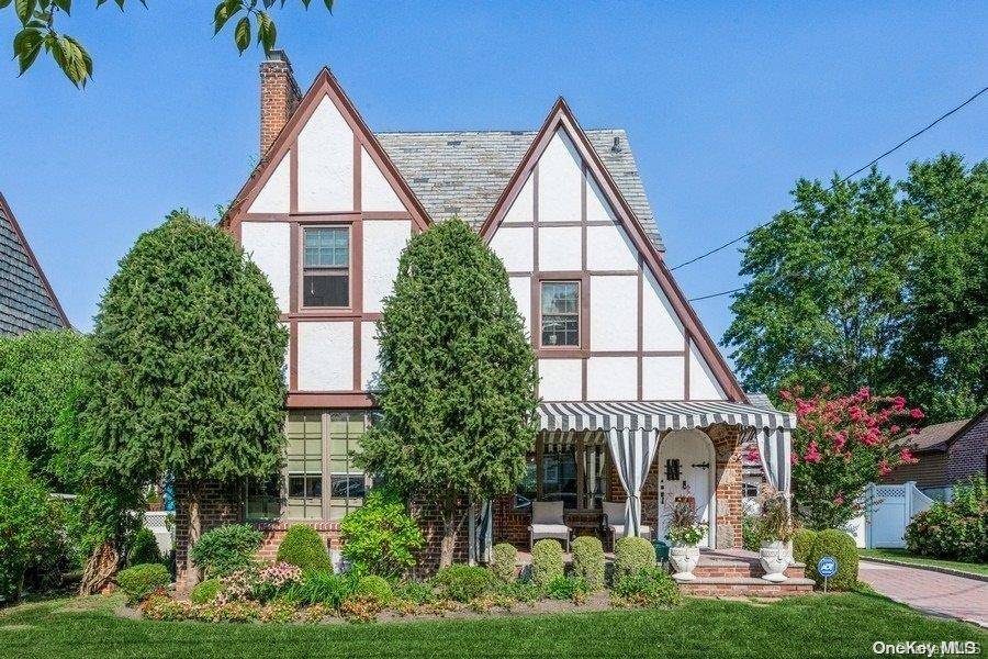 162 S Brixton RD, Garden City South, NY 11530