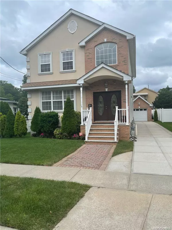 44 S 12th ST, New Hyde Park, NY 11040