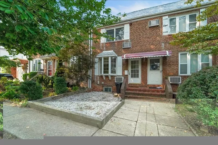 157-51 9 AVE, Beechhurst, NY 11357