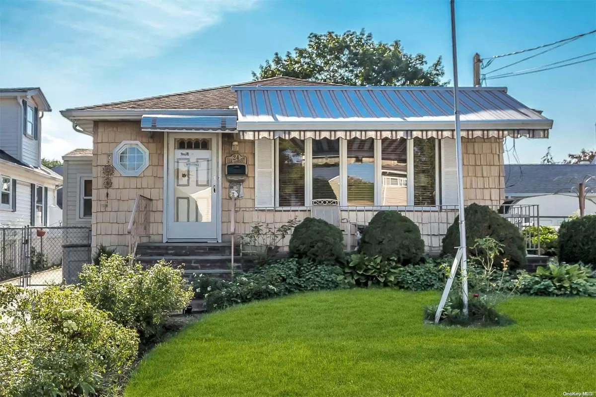 Hicksville, NY 11801,24 Oak ST