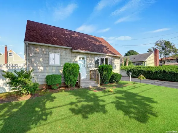 190 3rd AVE, West Babylon, NY 11704