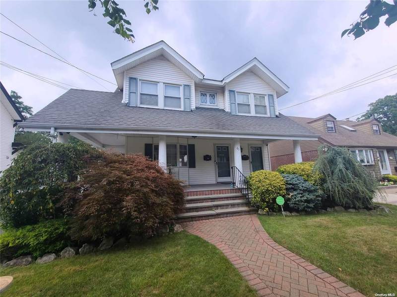 61 7th ST, Valley Stream, NY 11581