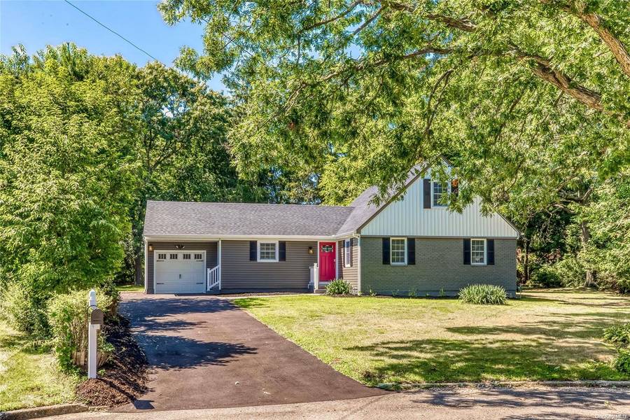 5 Aitken CT, East Northport, NY 11731