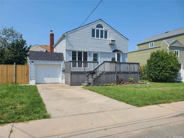 99 Washington AVE, Island Park, NY 11558