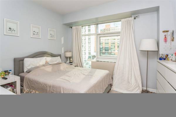 24-15 Queens Plaza #4E, Long Island City, NY 11101