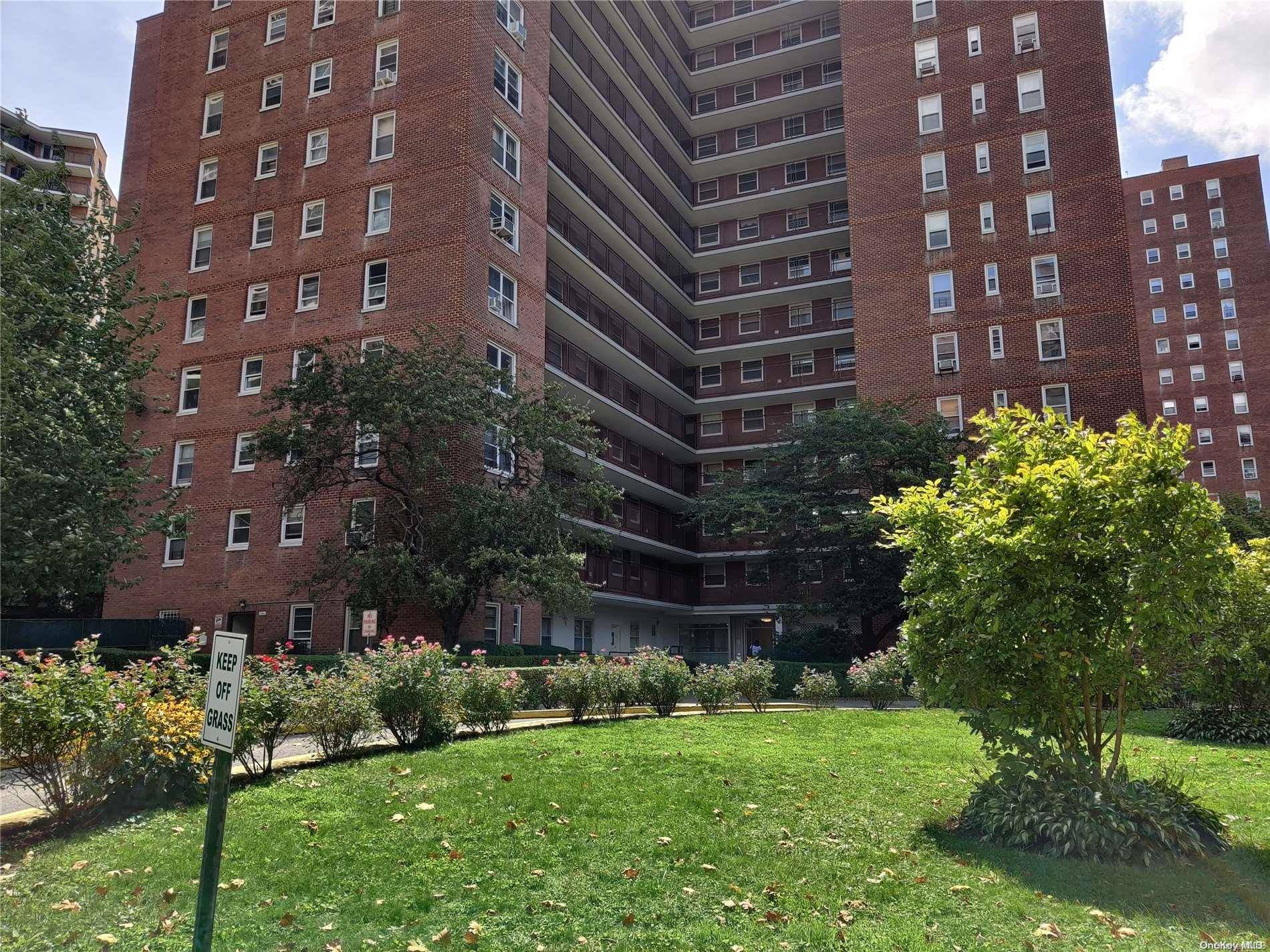 98-20 62 DR #7F, Rego Park, NY 11374