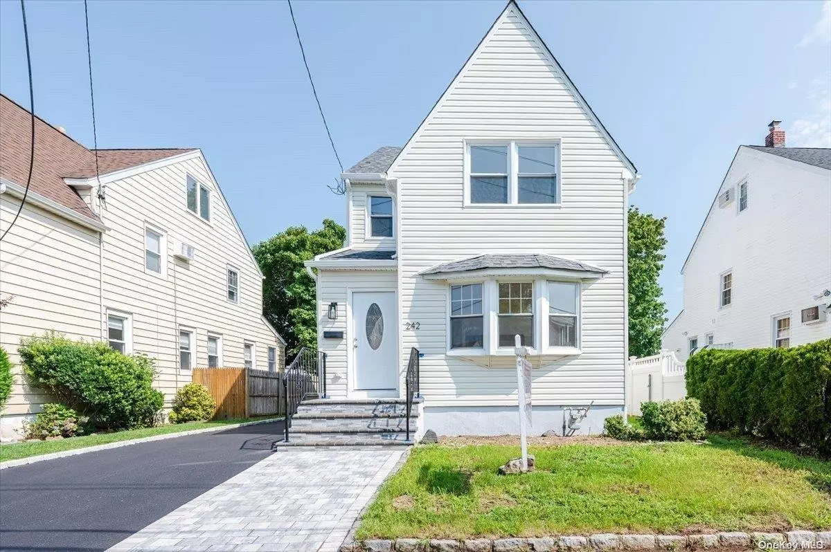 West Hempstead, NY 11552,242 Oak ST