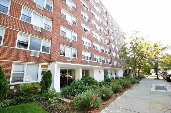 172-70 Highland Avenue #6P, Jamaica Estates, NY 11432