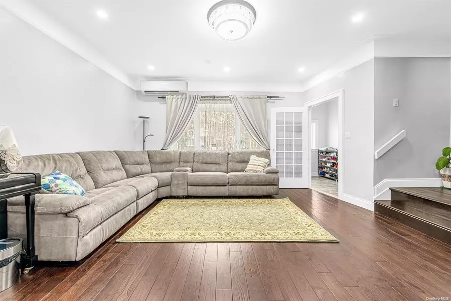 84-10 63rd AVE, Middle Village, NY 11379