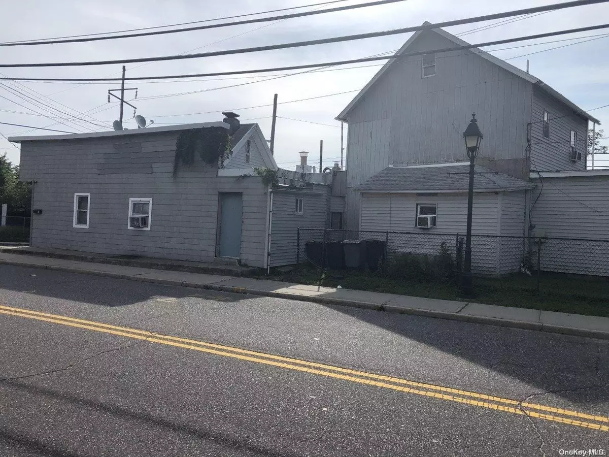 Bay Shore, NY 11706,50-52 Brook ST