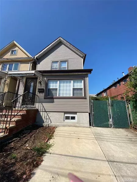 76-08 164 ST, Fresh Meadows, NY 11366