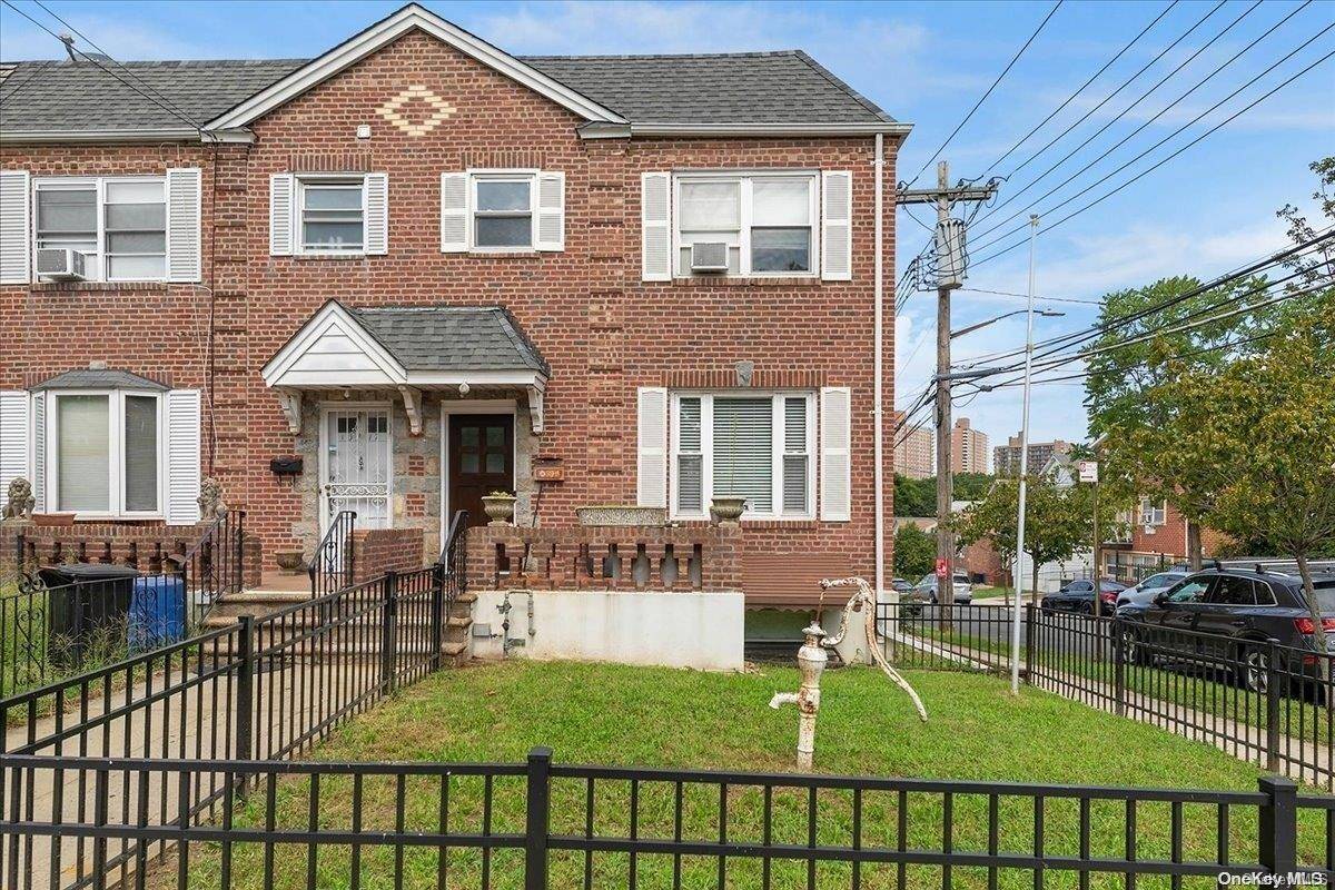 137-19 56 AVE, Flushing, NY 11355