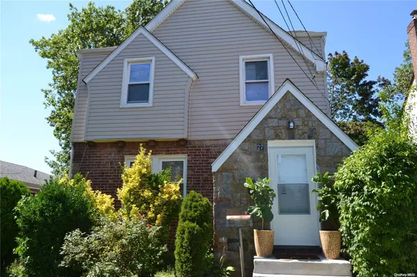 27 President ST, Hempstead, NY 11550