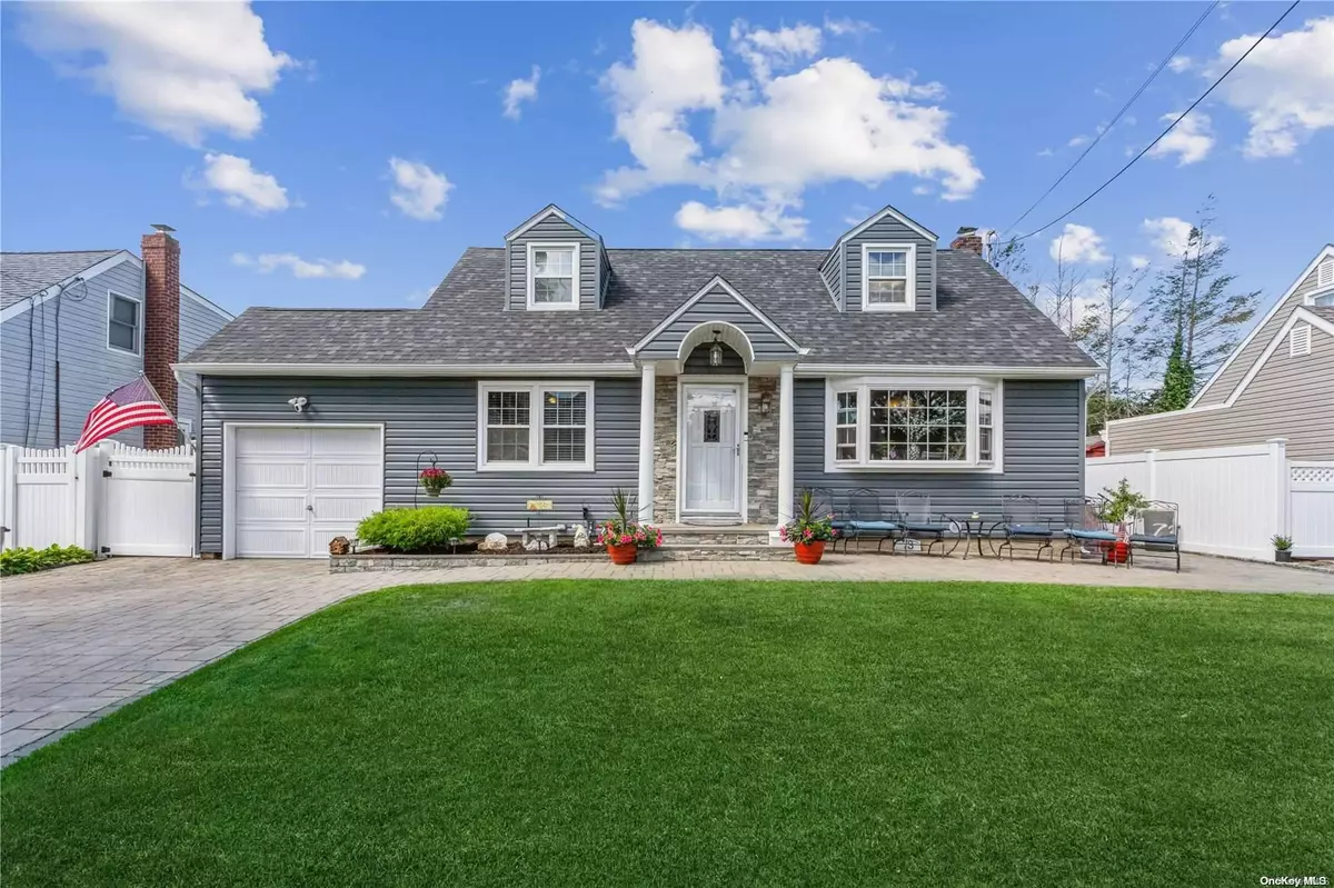 East Meadow, NY 11554,73 Barbara DR