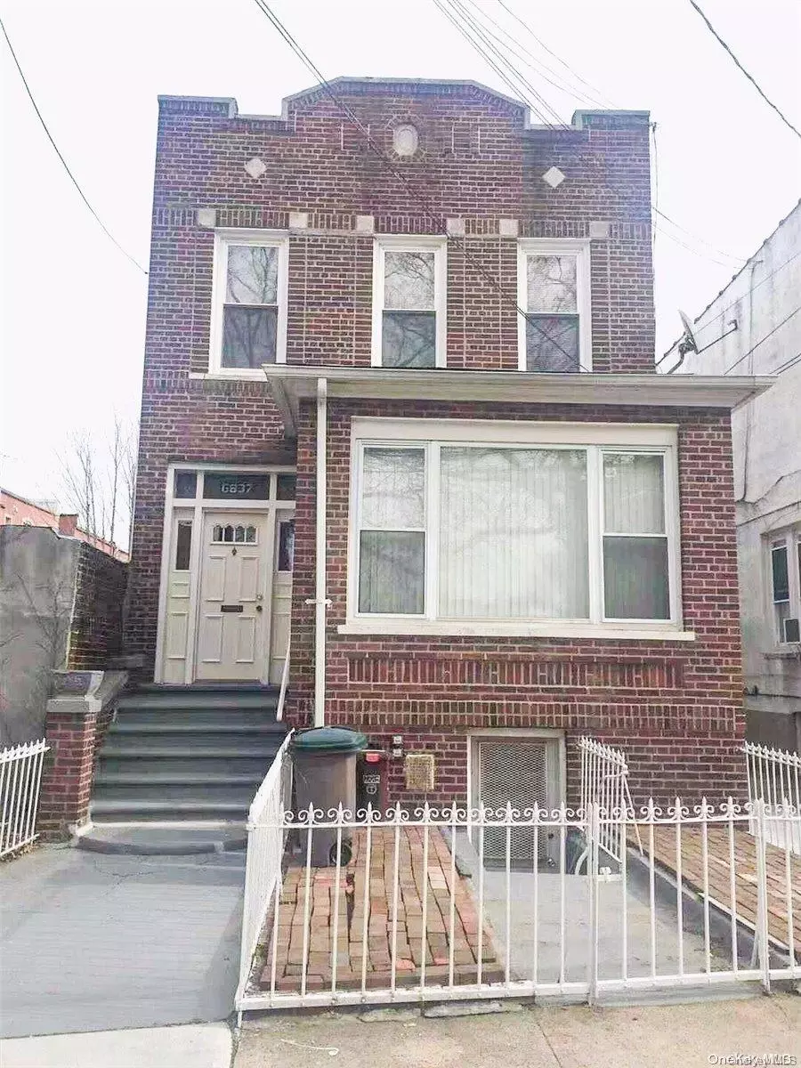 Middle Village, NY 11379,68-37 78th ST