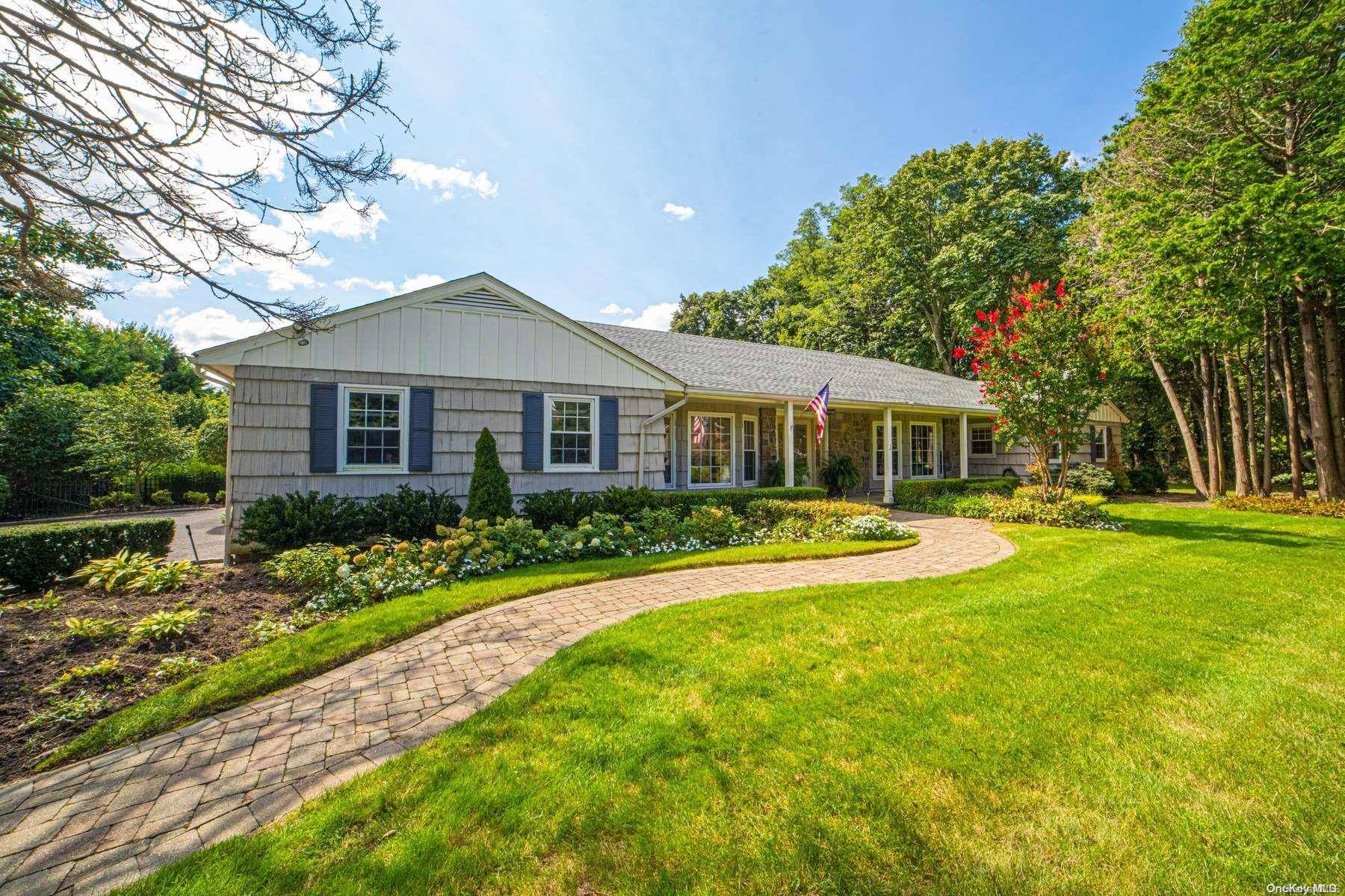 8 Dover CT, Bay Shore, NY 11706