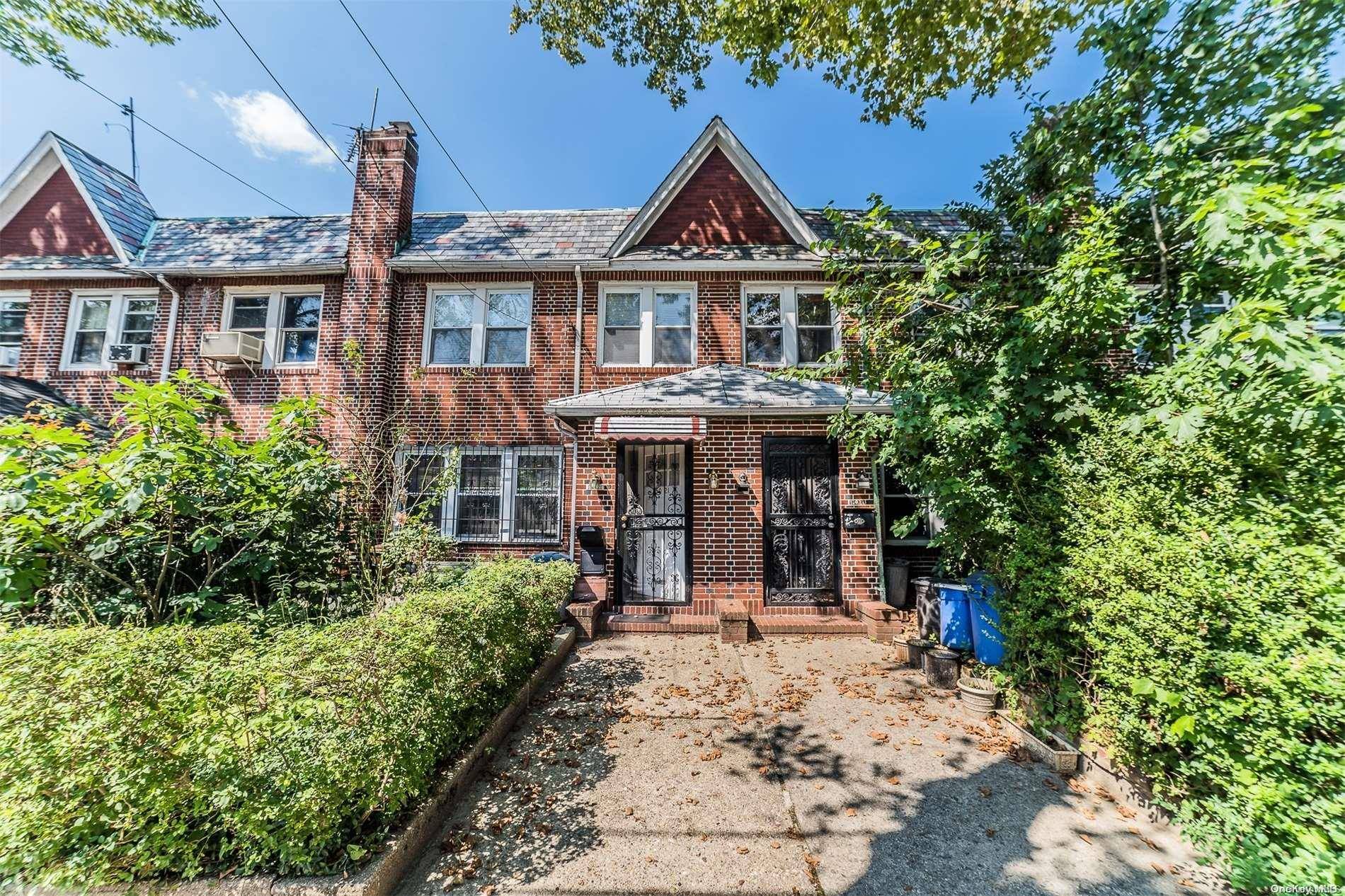 150-23 Hoover AVE, Briarwood, NY 11432