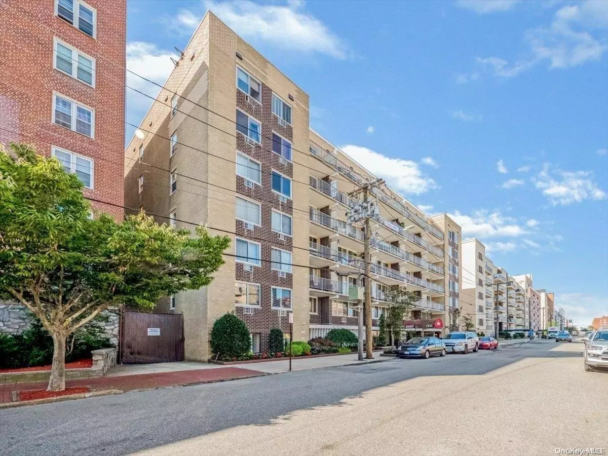 Long Beach, NY 11561,650 Shore Road #3H