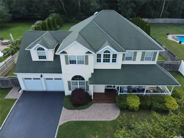 50 Timber Ridge DR, Huntington, NY 11743