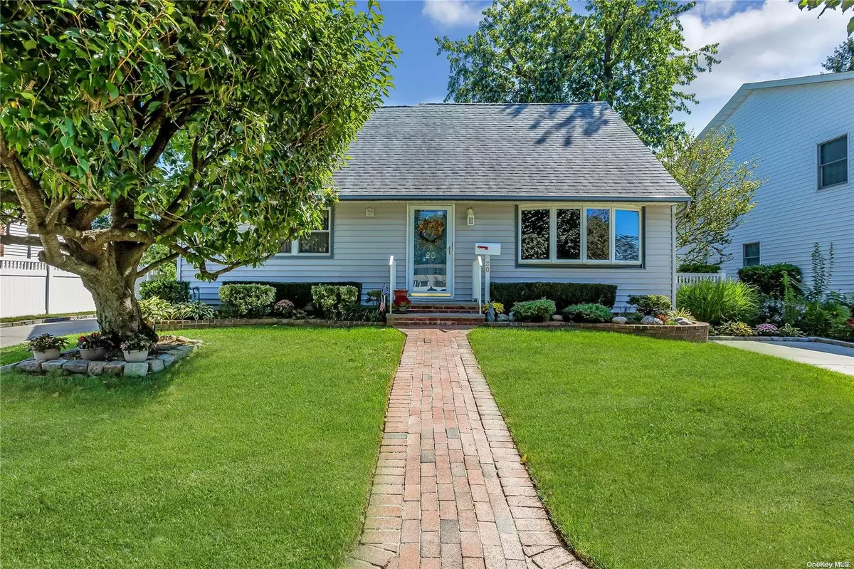 Hicksville, NY 11801,20 Valley LN