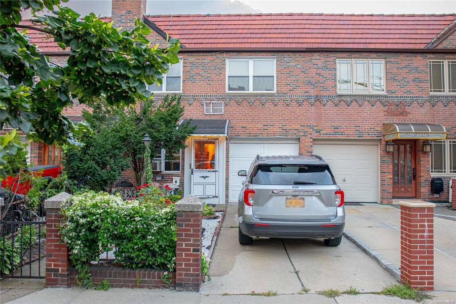 23-14 35th ST, Long Island City, NY 11105