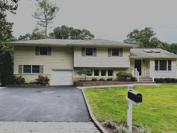 15 Berrywood DR, Huntington, NY 11743