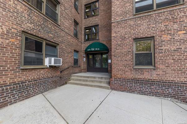 52-15 65th Place #3E, Maspeth, NY 11378